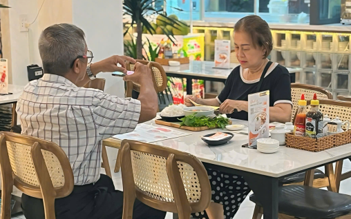 Dịch vụ phục vụ ăn uống trực tiếp tại nhà hàng 